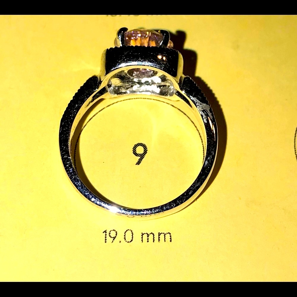 Size 9 Ring - image 7